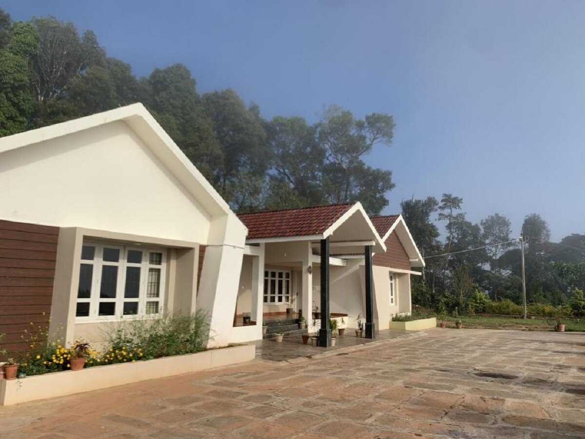 The Mist Homestay - Tap to explore photos