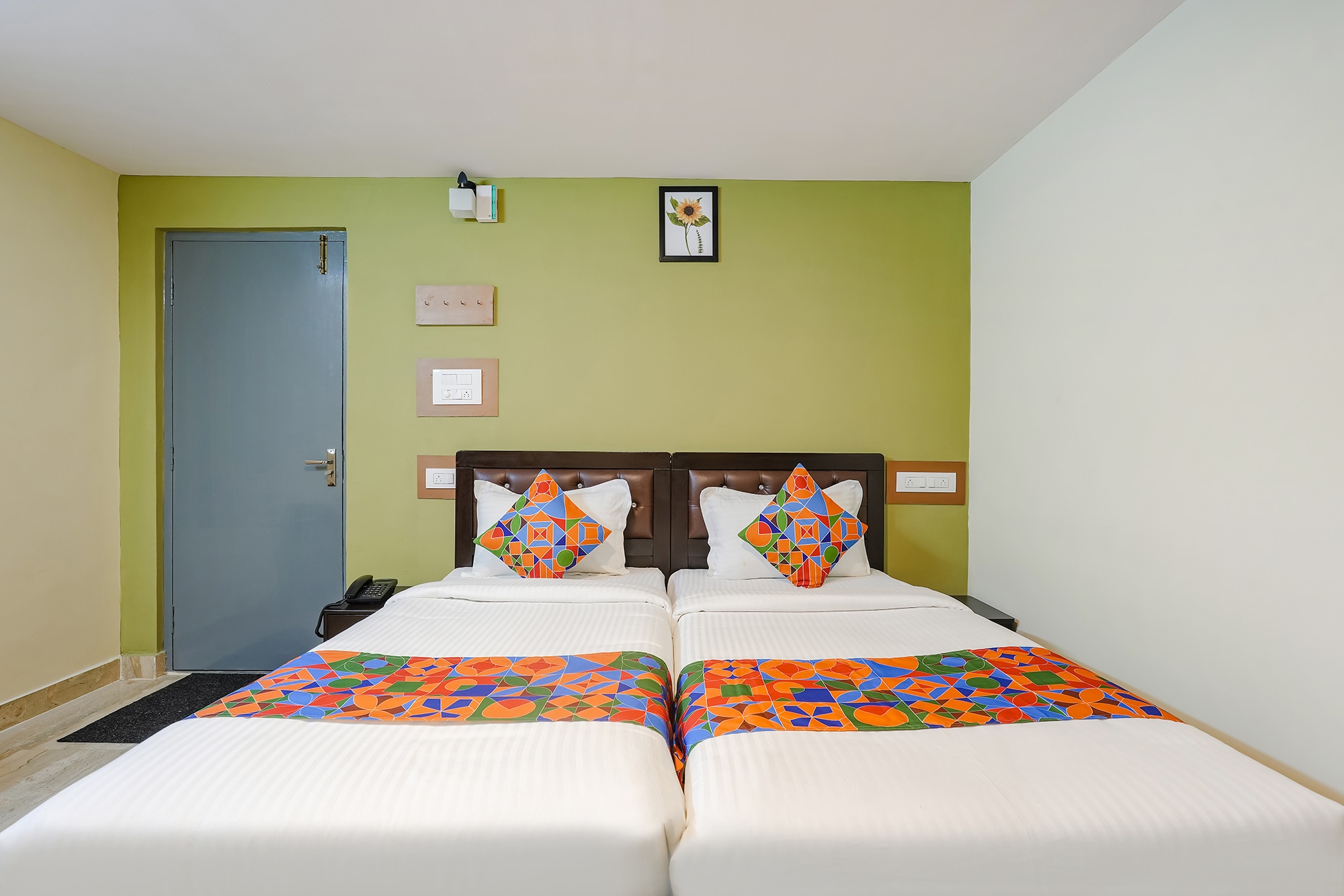 FabHotel La Palma Suites - Nr. RMZ Eco world - Tap to explore photos