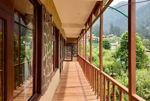 Jibhi Holiday Home