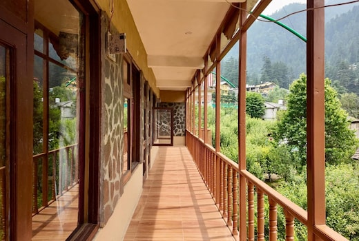 Jibhi Holiday Home