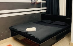 BLACK AND WHITE STUDIO APARTMENT