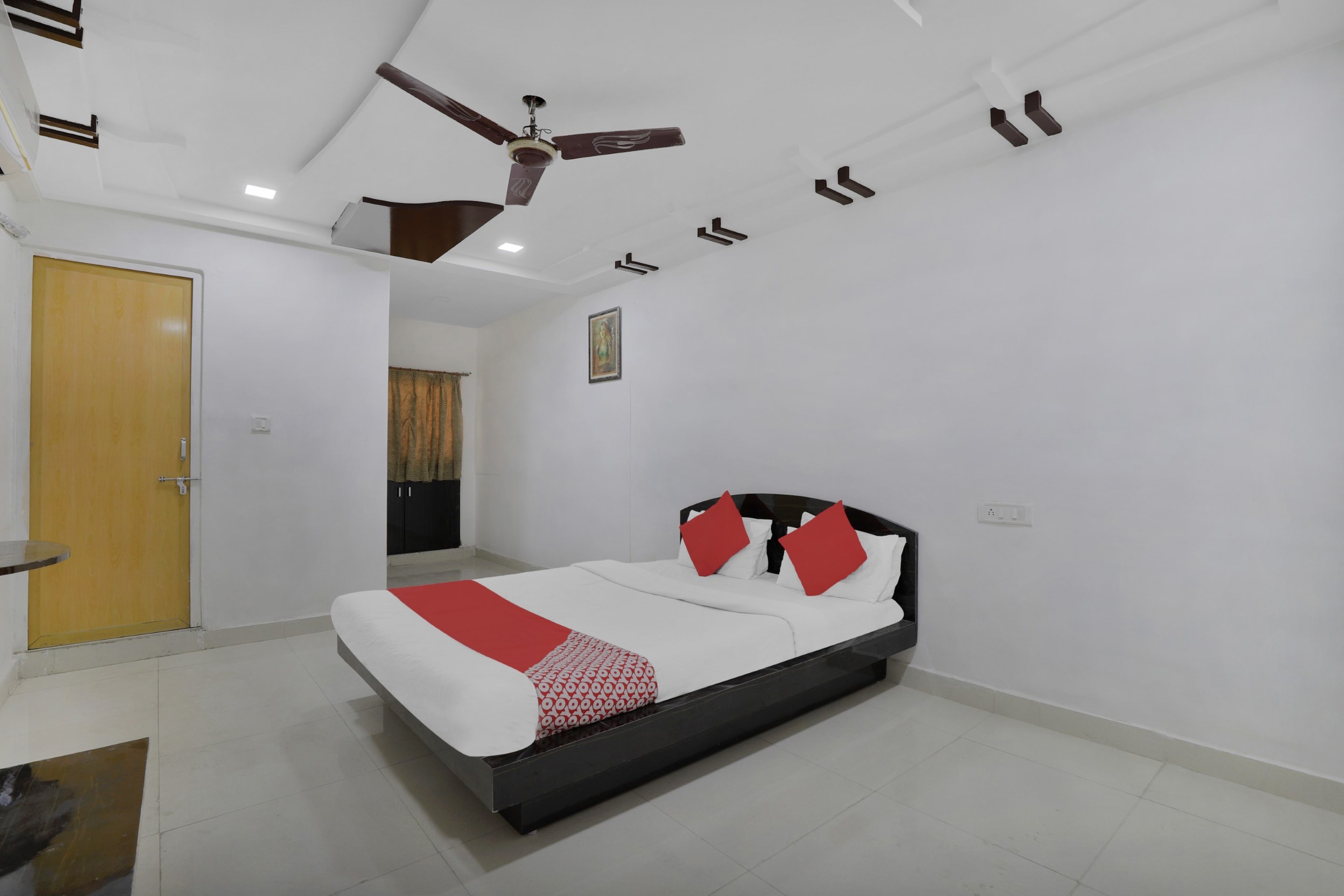 Hotel O Rudra Palace - Tap to explore photos