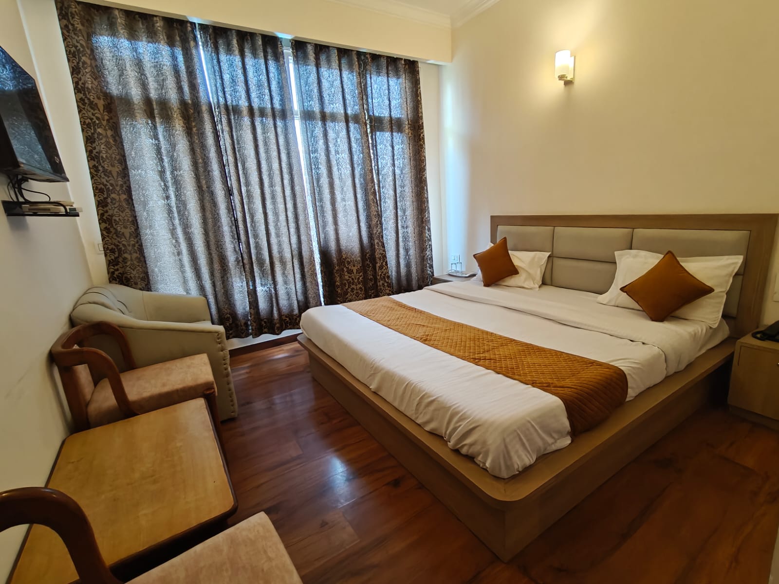 Hotel Ishwar - Tap to explore photos