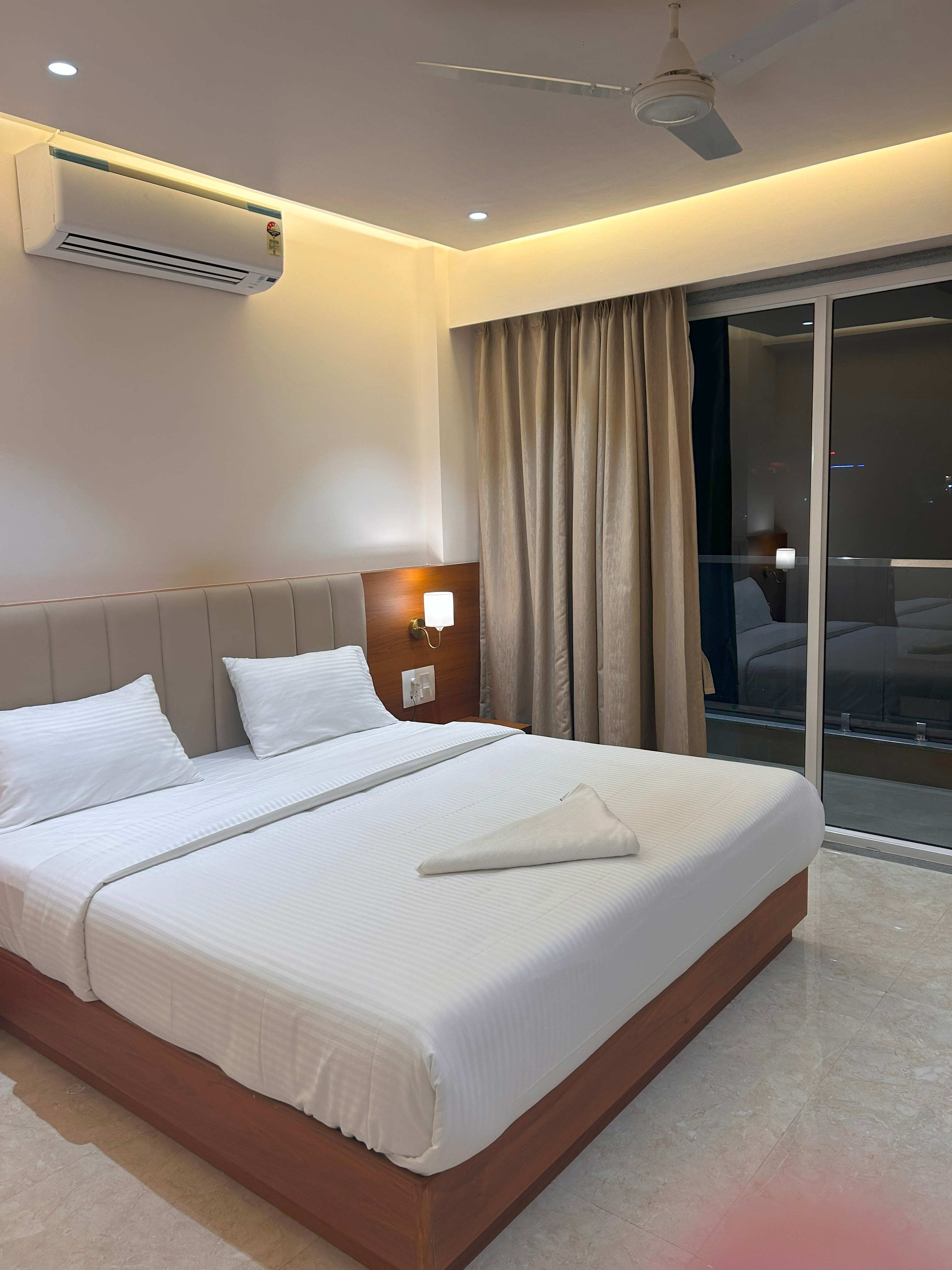 Deluxe Double Room with Balcony 1