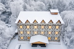 Hotel Sahara Grand Hills (2mins Walk To Dal Lake), Srinagar