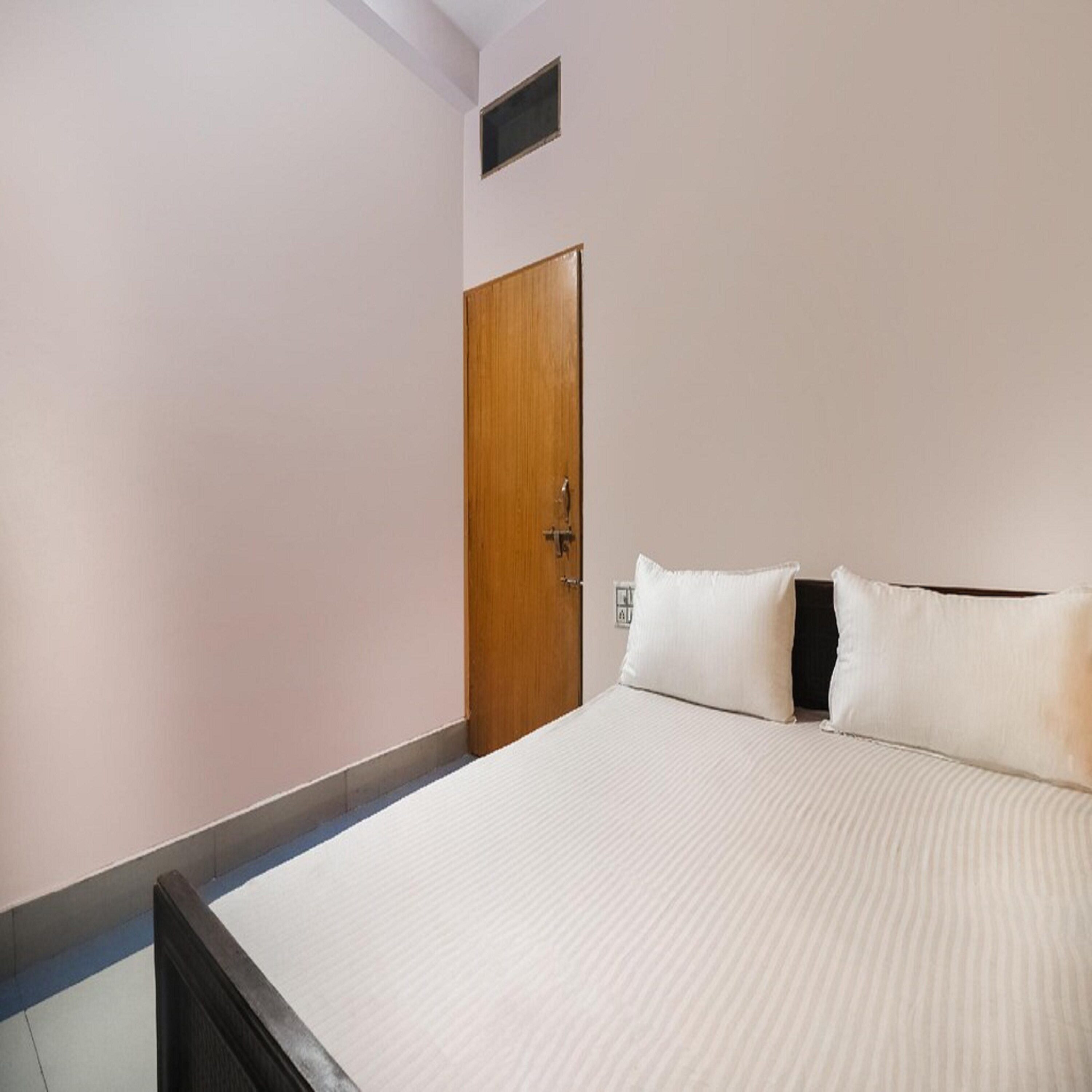 Hotel Welcome - Tap to explore photos