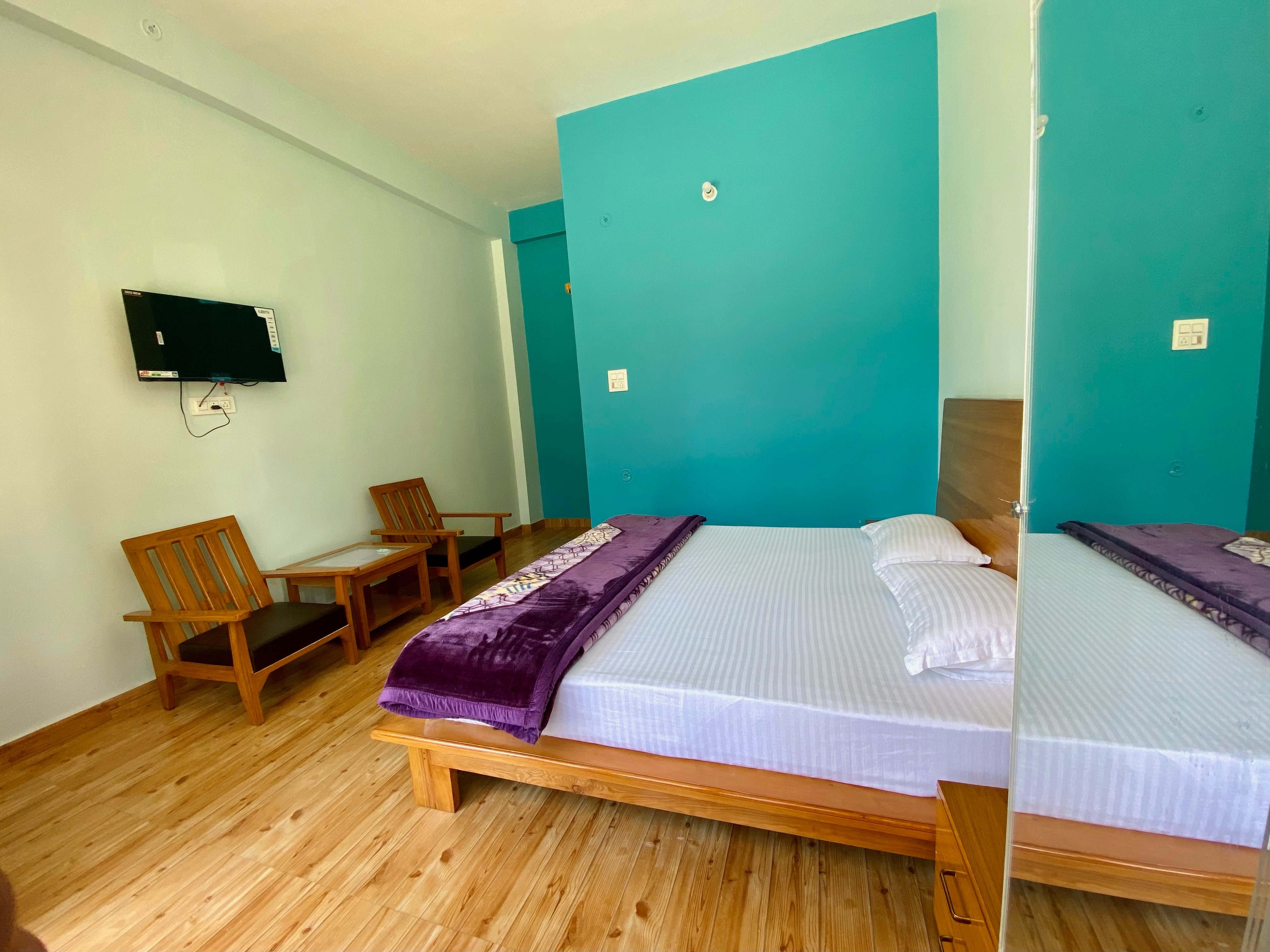 Hotel Mansarovar Inn - Tap to explore photos