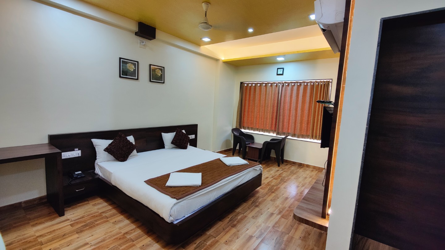 Hotel Vraj Inn - Tap to explore photos