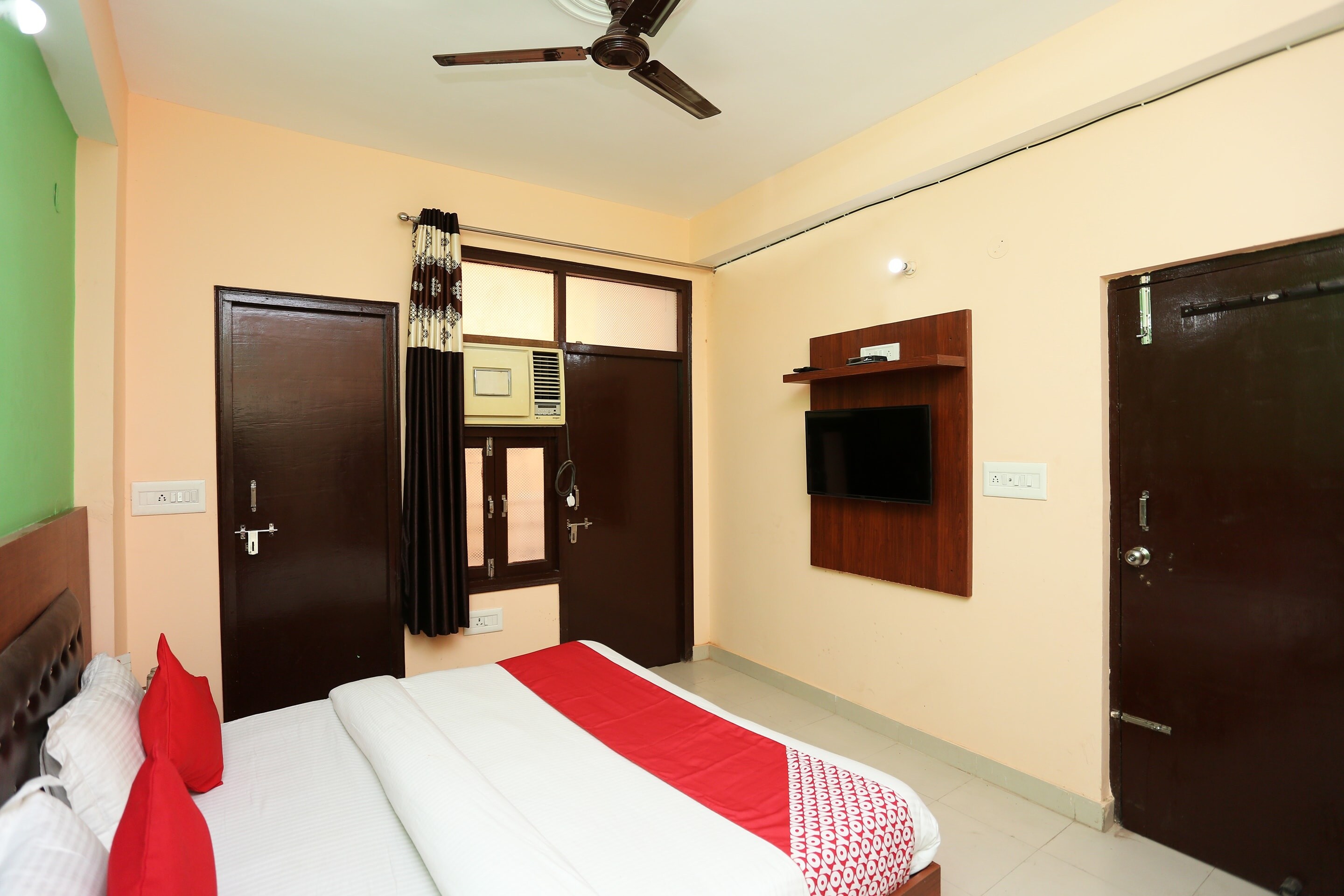 Hotel O Anshu B&B - Tap to explore photos