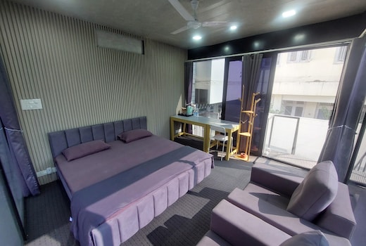 Jammu Homestay Glass Room