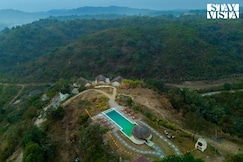 StayVista at Srinh @ Artisanal Heights W/ Jacuzzi And Infinity Pool, Phagwara