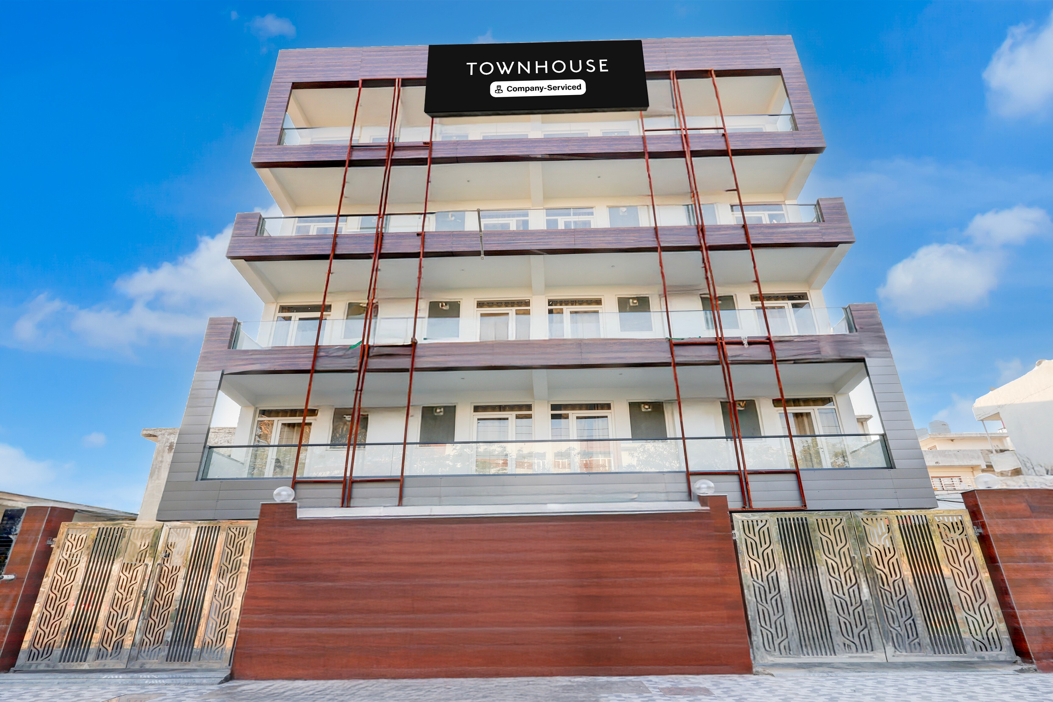 Super Townhouse Sector 1 Manesar - Tap to explore photos