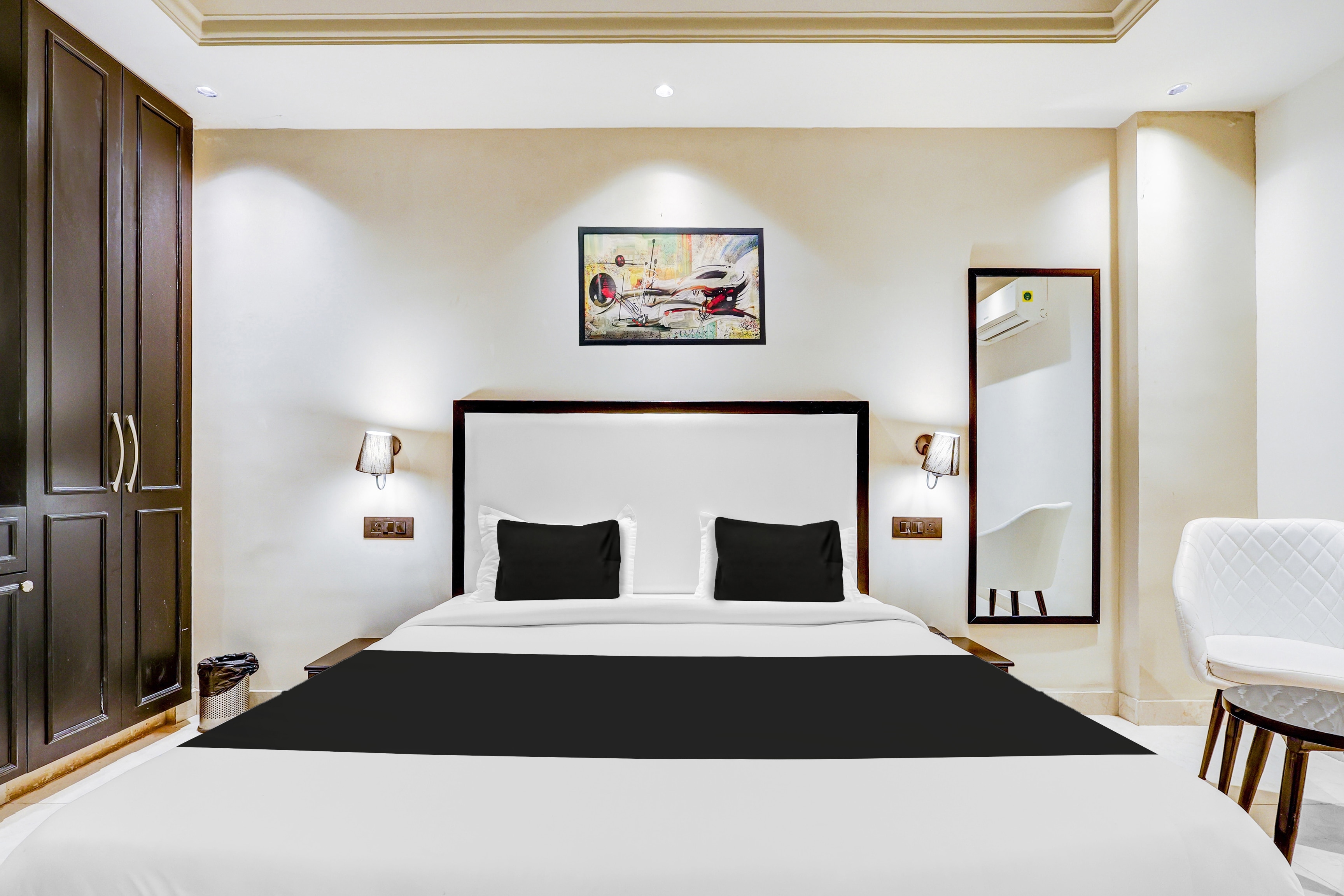 Super Townhouse OAK Udyog Vihar - Tap to explore photos