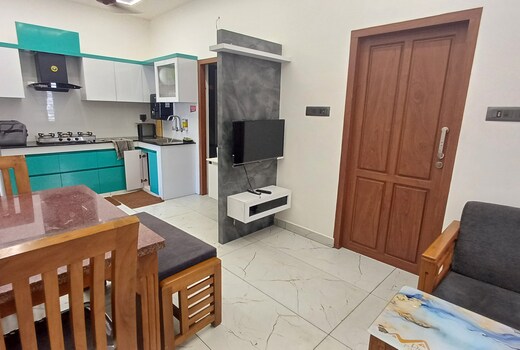 Delloos 3 BHK Serviced Apartment