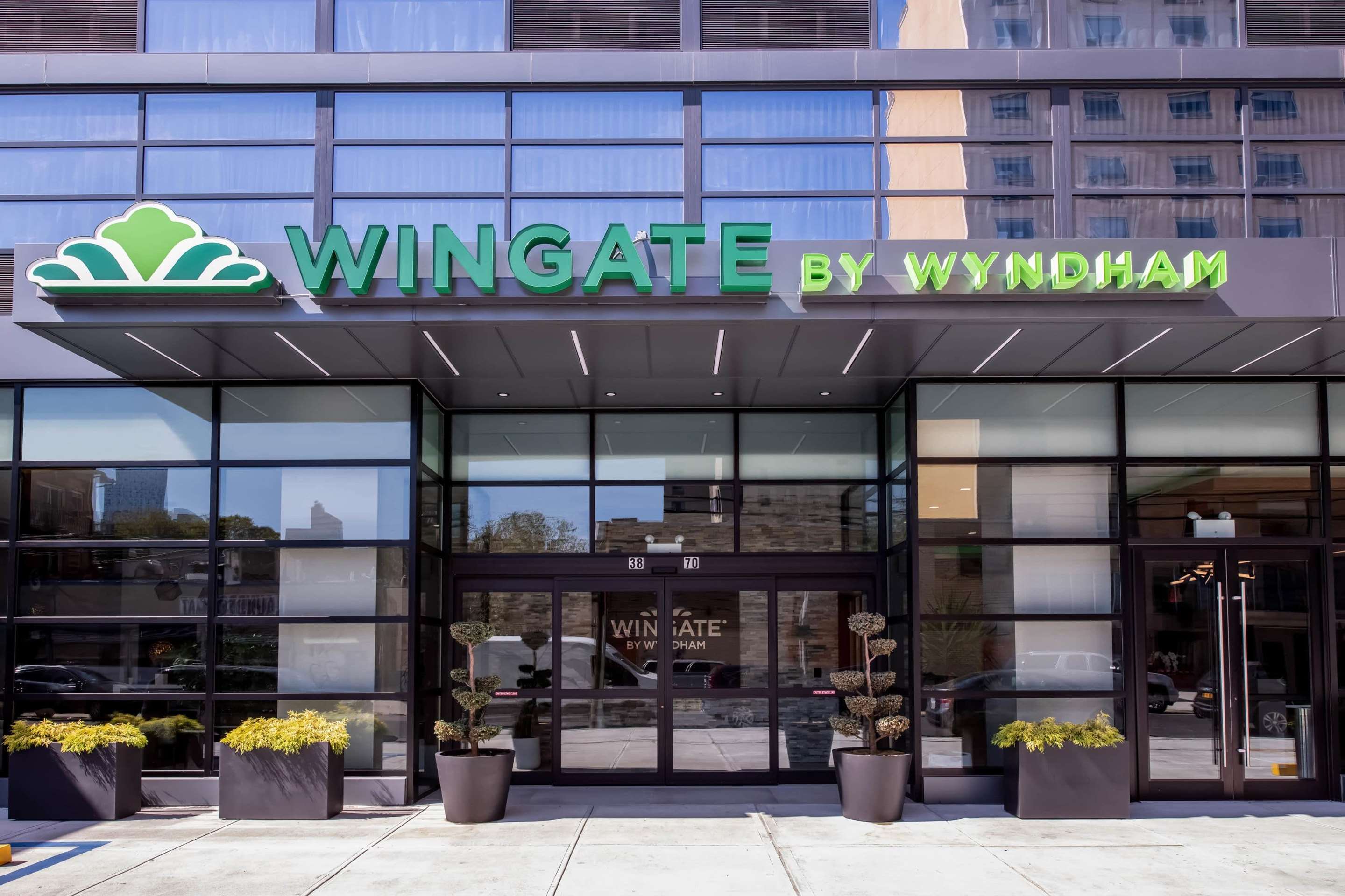 Wingate by Wyndham Long Island City - Tap to explore photos