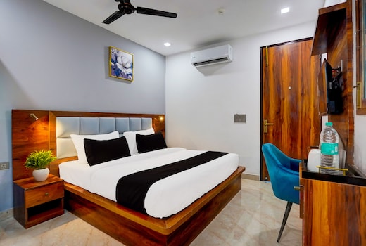 Super Townhouse Status By Sbg Near Anand Vihar Vaishali Metro Station