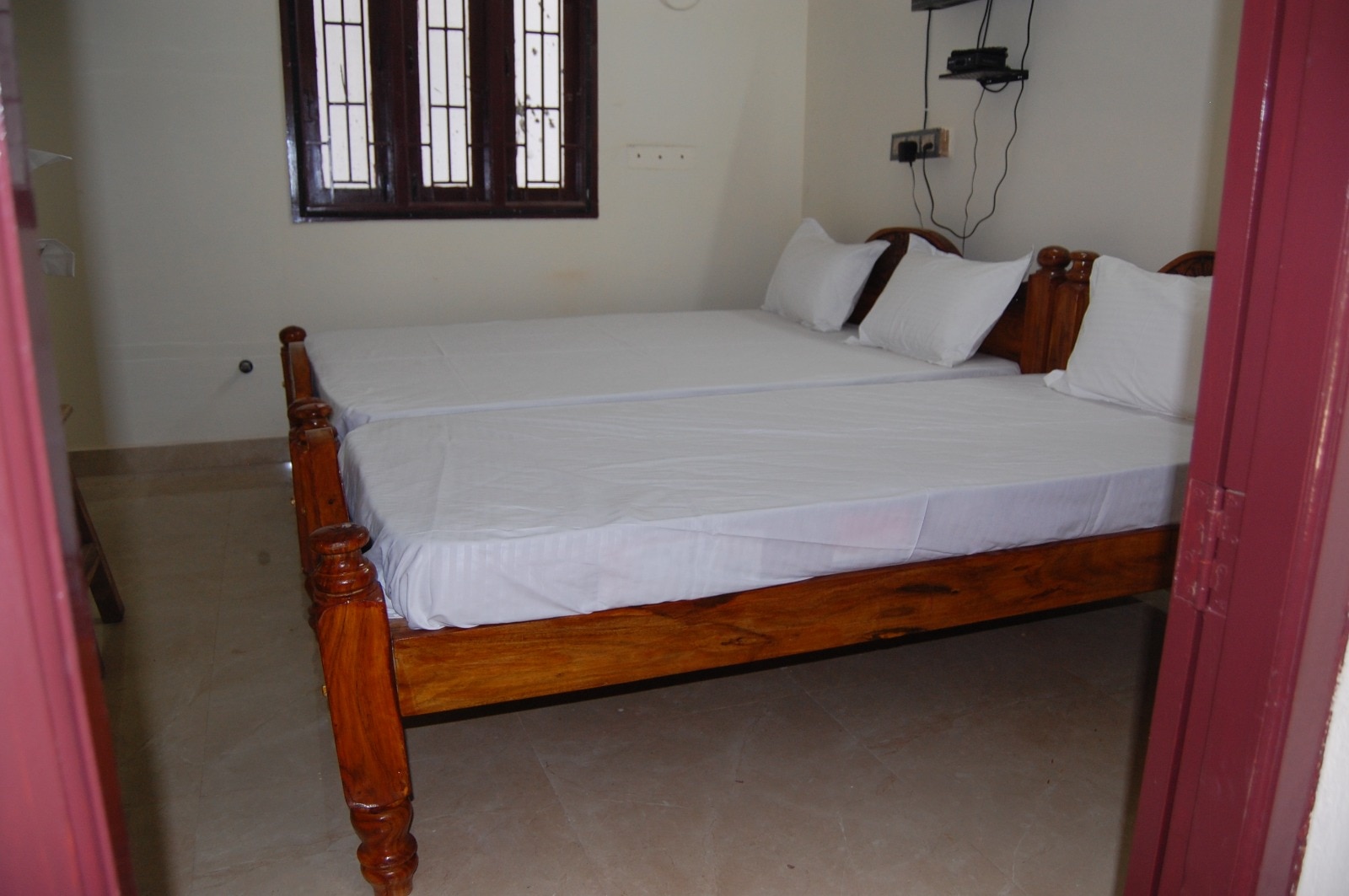 R2K Home Stay - Tap to explore photos