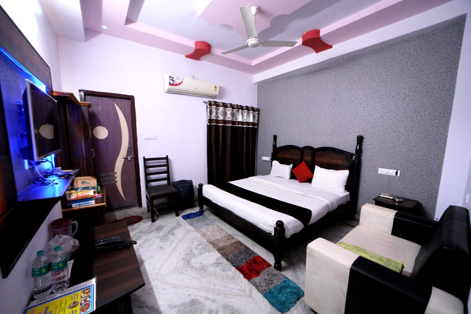 Hotel Aravali Palace - Tap to explore photos