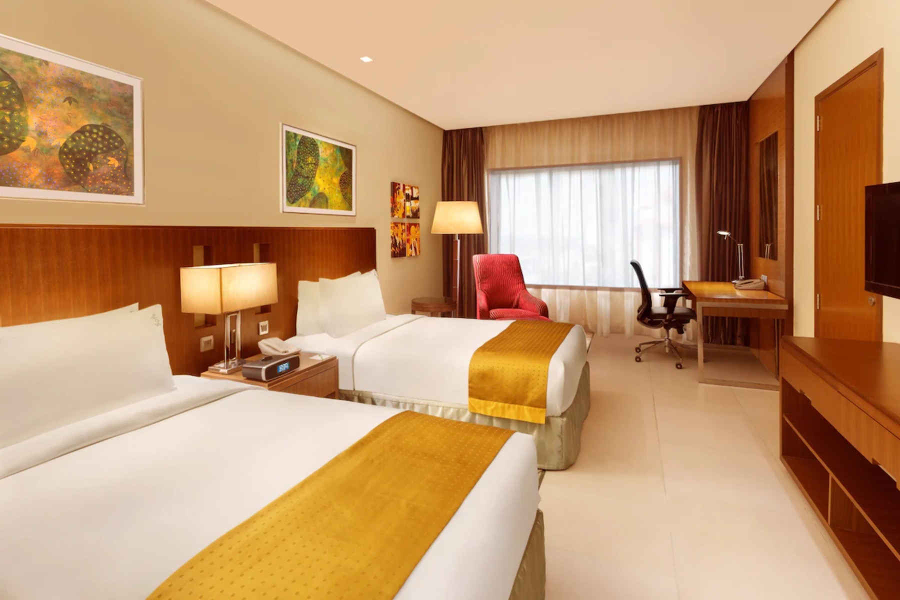 Holiday Inn Cochin - Tap to explore photos