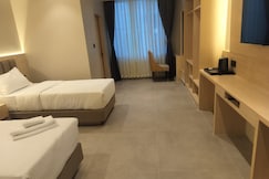 Hotel Mid Town, Phadamchen