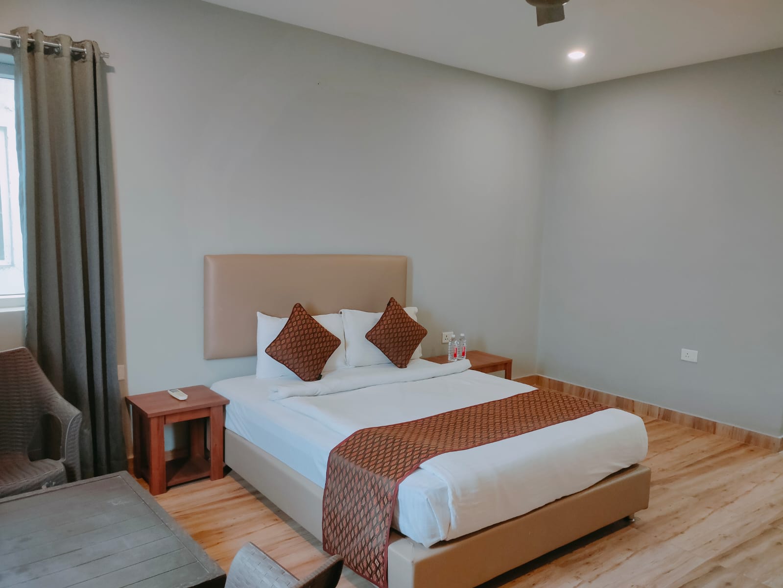 Lotus Family Premium Homestay - Tap to explore photos