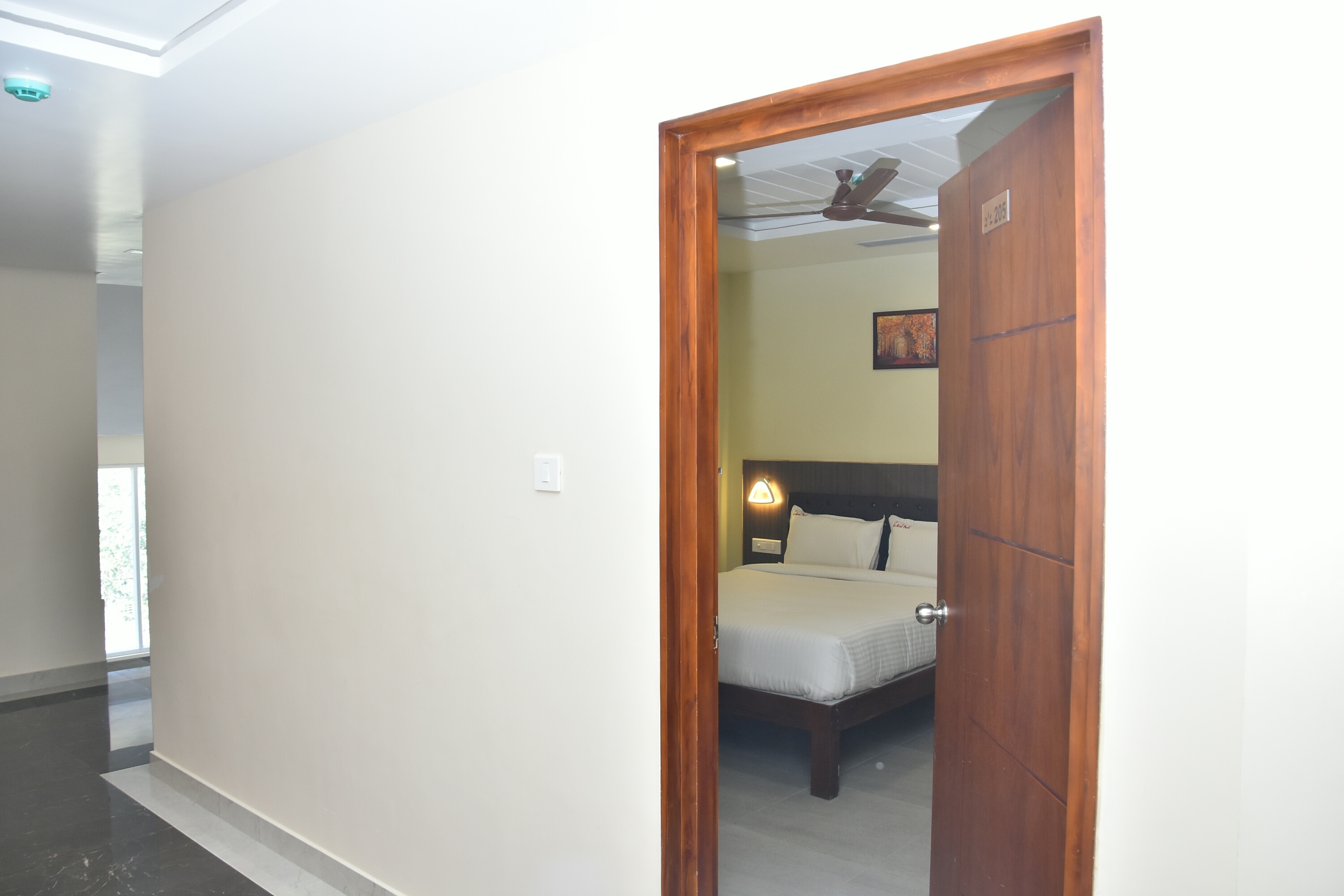 Hotel Le Arul Park - Tap to explore photos