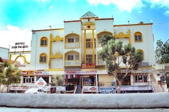 Hotel Sun Palace, Dhule