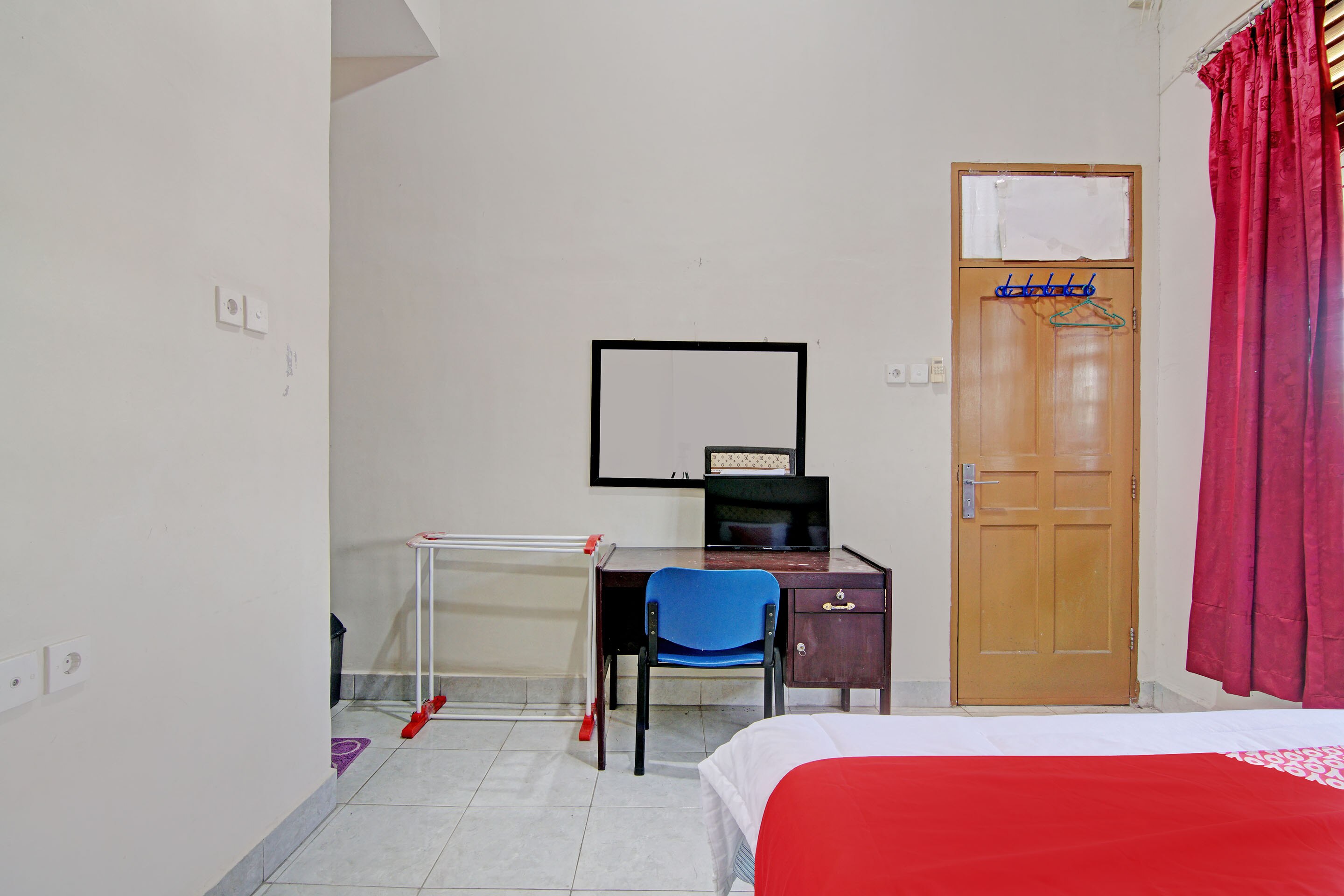 OYO 92928 Lavina Guesthouse - Tap to explore photos