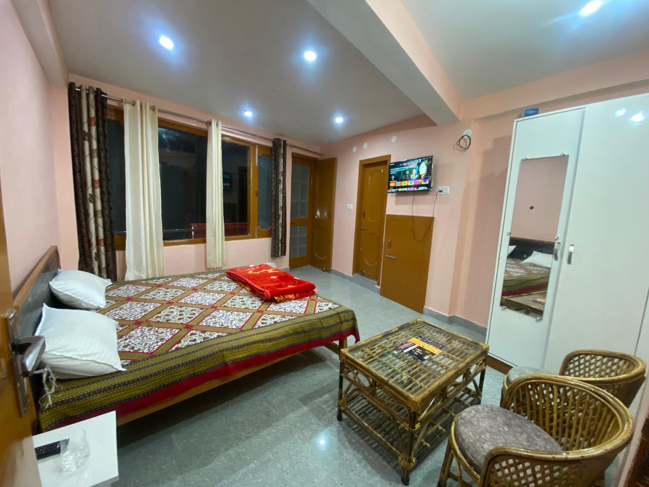 Paramount Homestay - Tap to explore photos