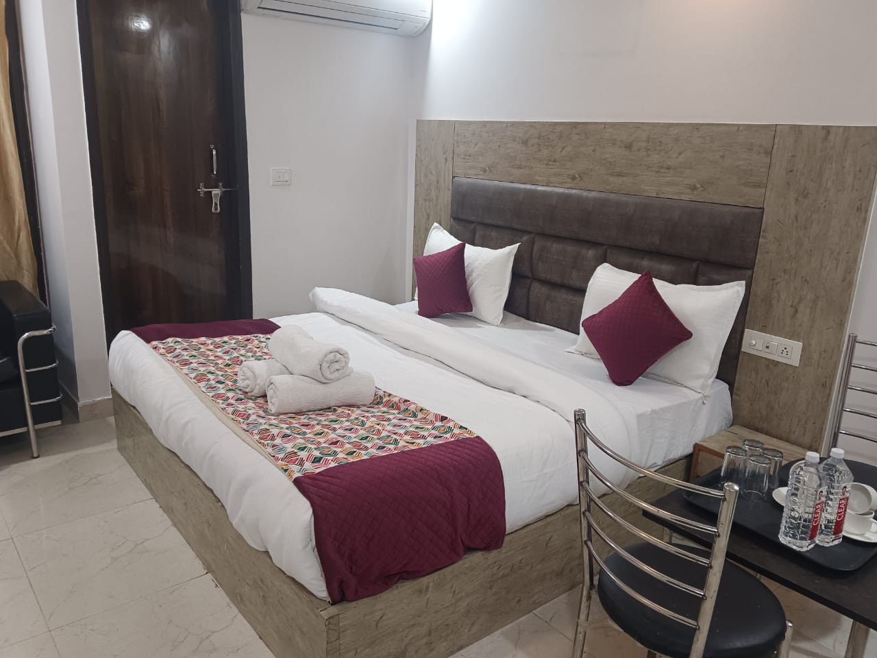 Hotel Broadway, Near Delhi Airport - Tap to explore photos