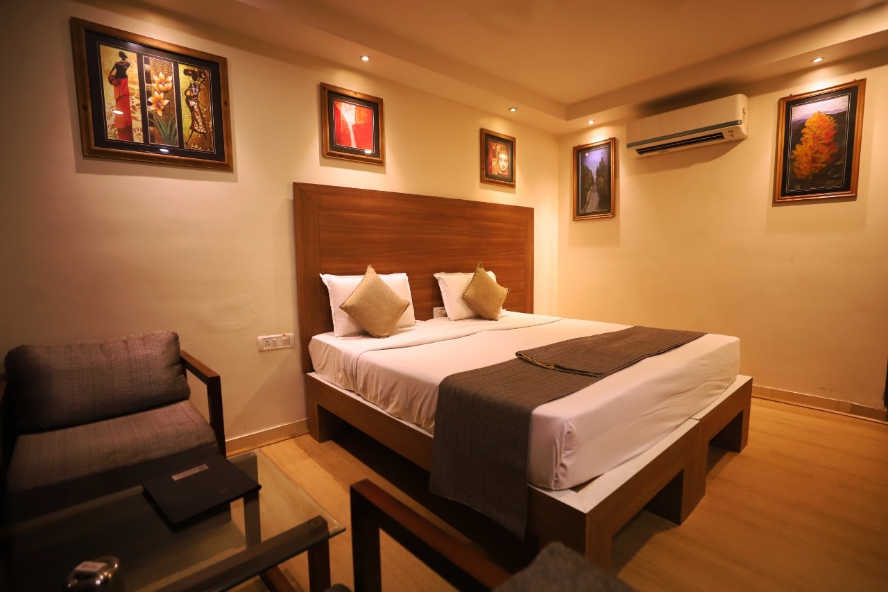 Hotel Pushpak - Tap to explore photos