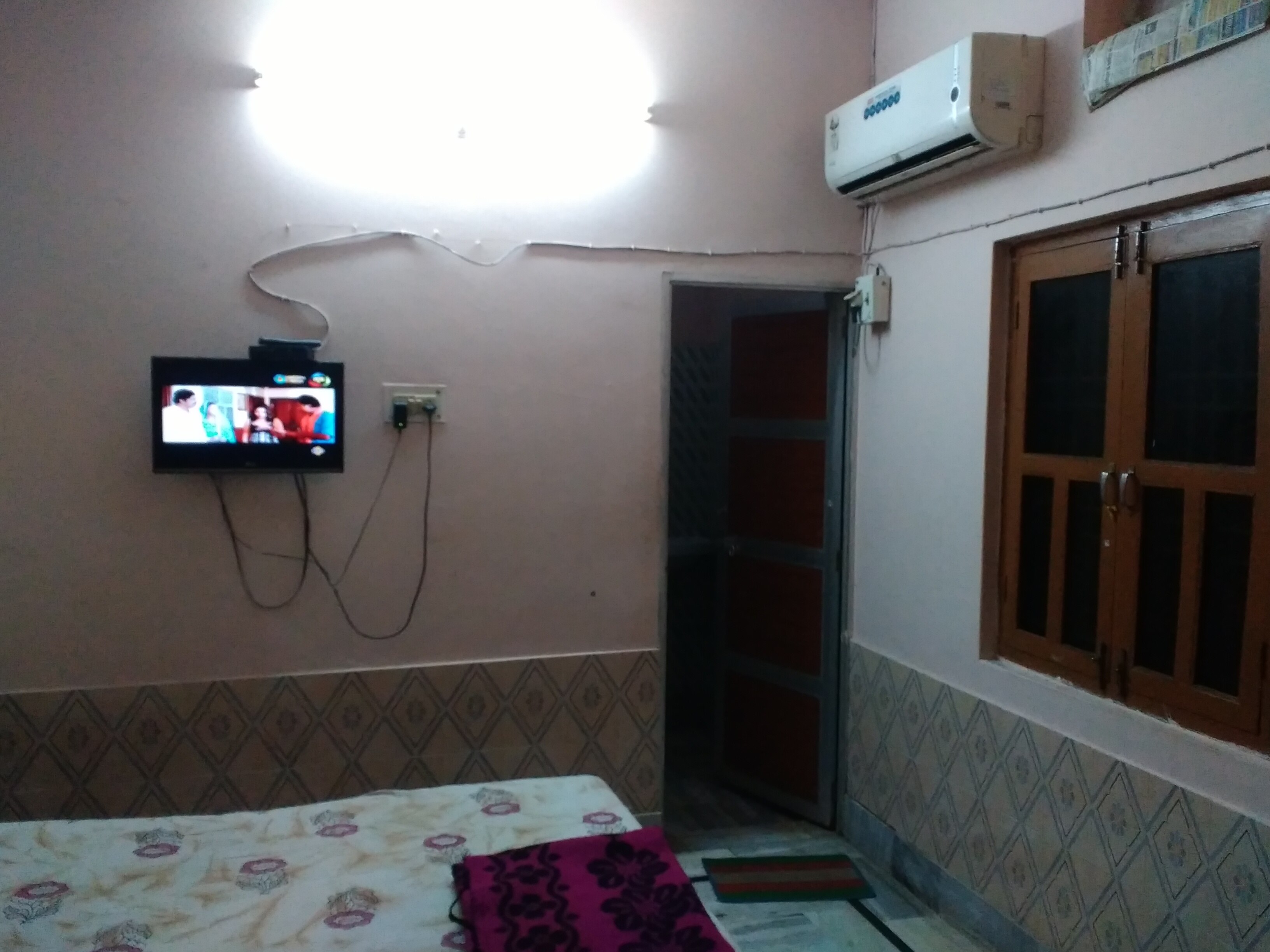 Vireshwar Ashram Guest House - Tap to explore photos