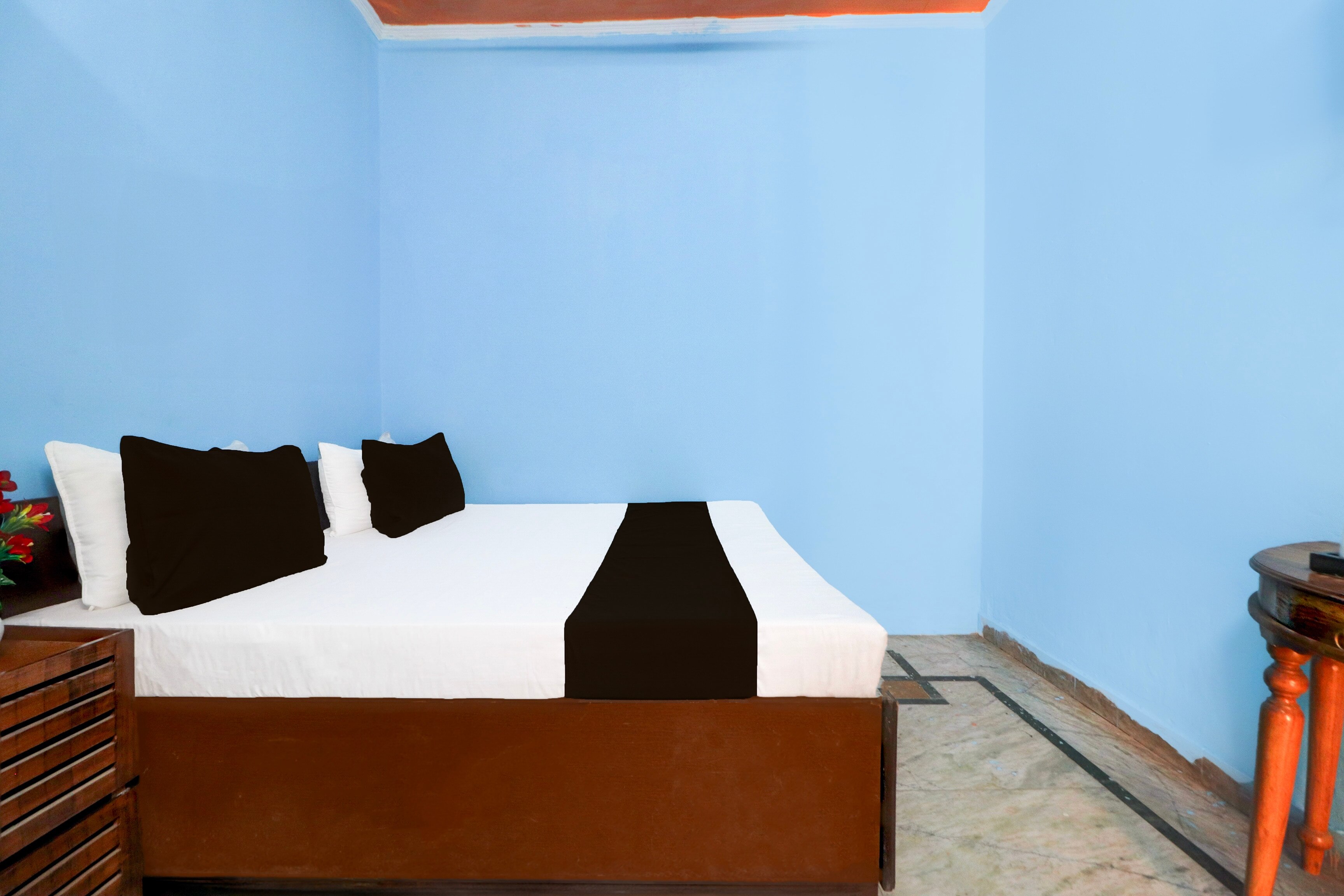 Hotel O Radhe Hotel - Tap to explore photos