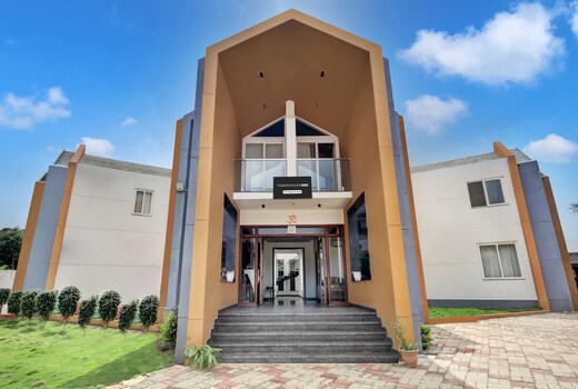 Super Townhouse Oak Dharwad formerly Rising resort & Spa