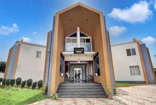 Super Townhouse Oak Dharwad formerly Rising resort & Spa