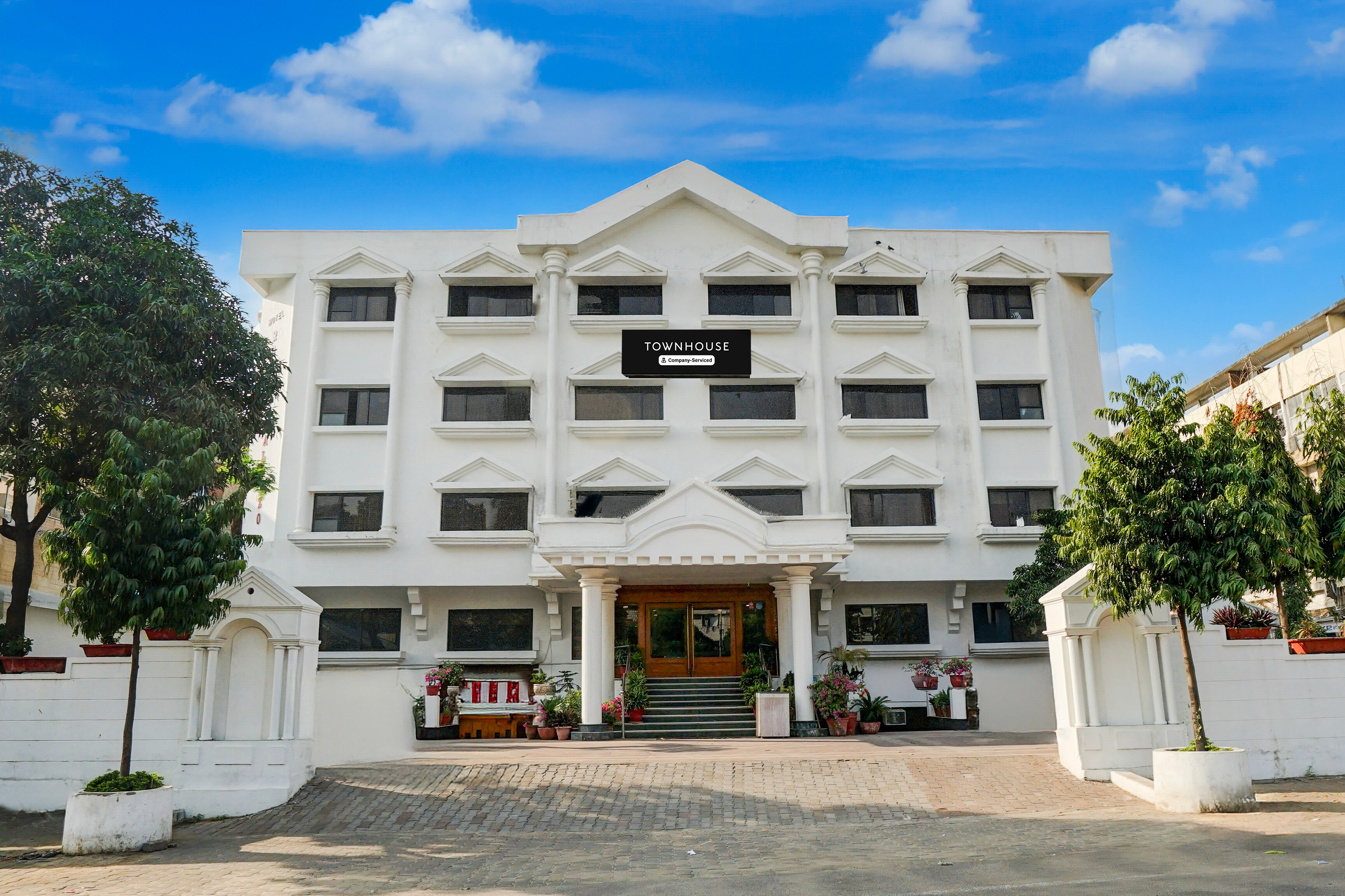 Super Townhouse Subhash Nagar Formerly Royal Palazzo - Tap to explore photos