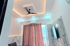 Furnished apartment with all amenities and service, Greater Noida