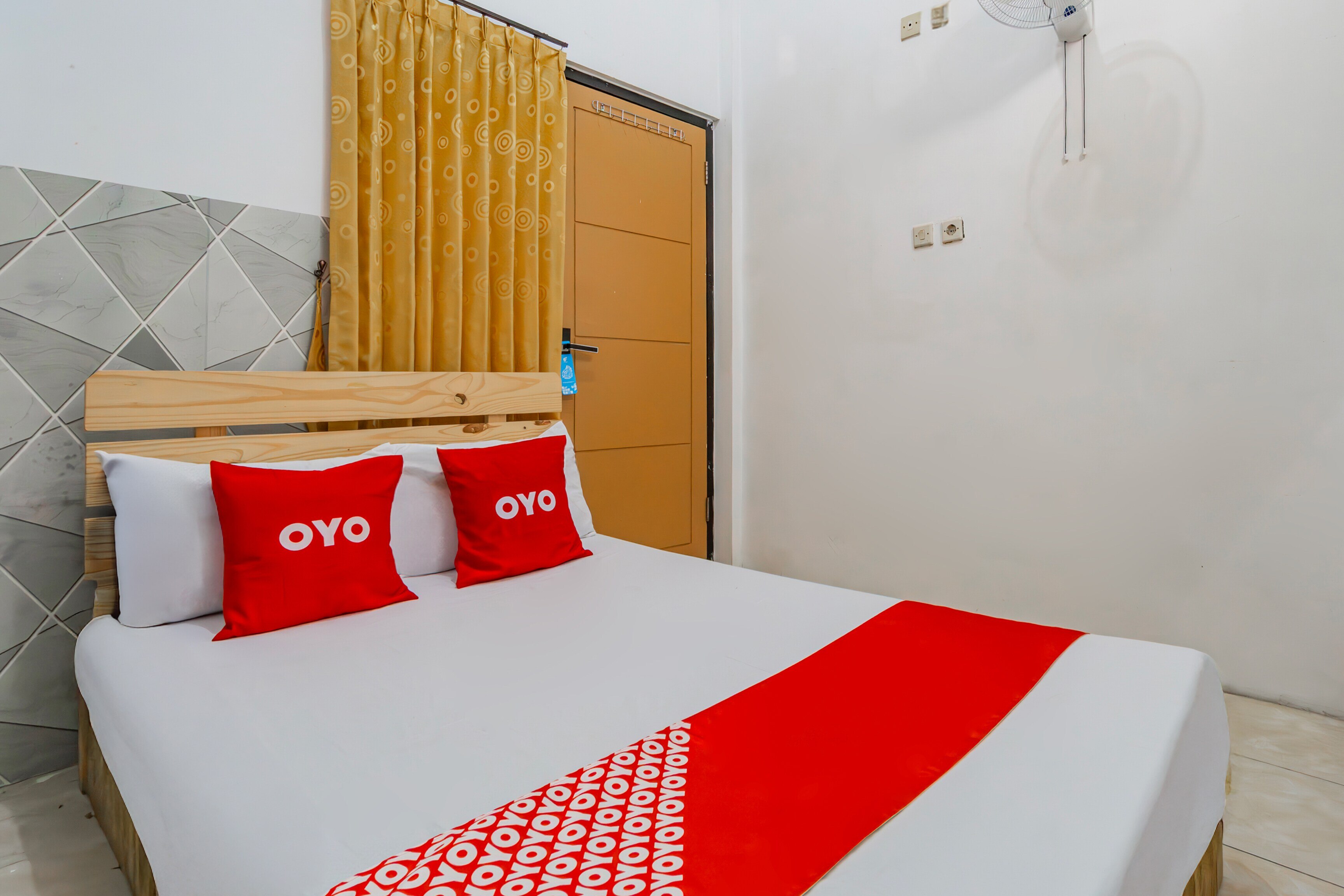 OYO 94148 Forzando Hotel - Tap to explore photos
