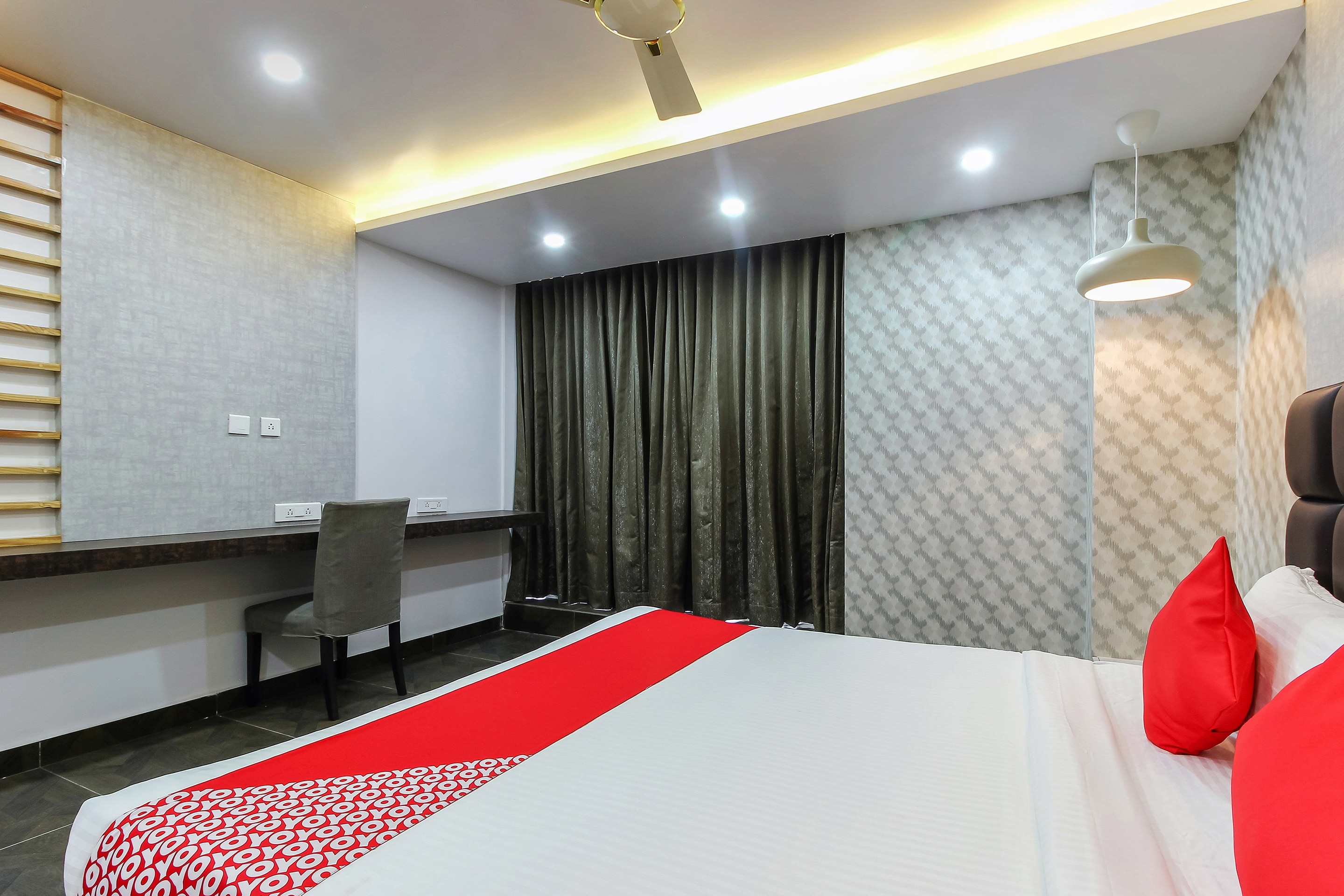 Super Capital O Hoysala Inn - Tap to explore photos