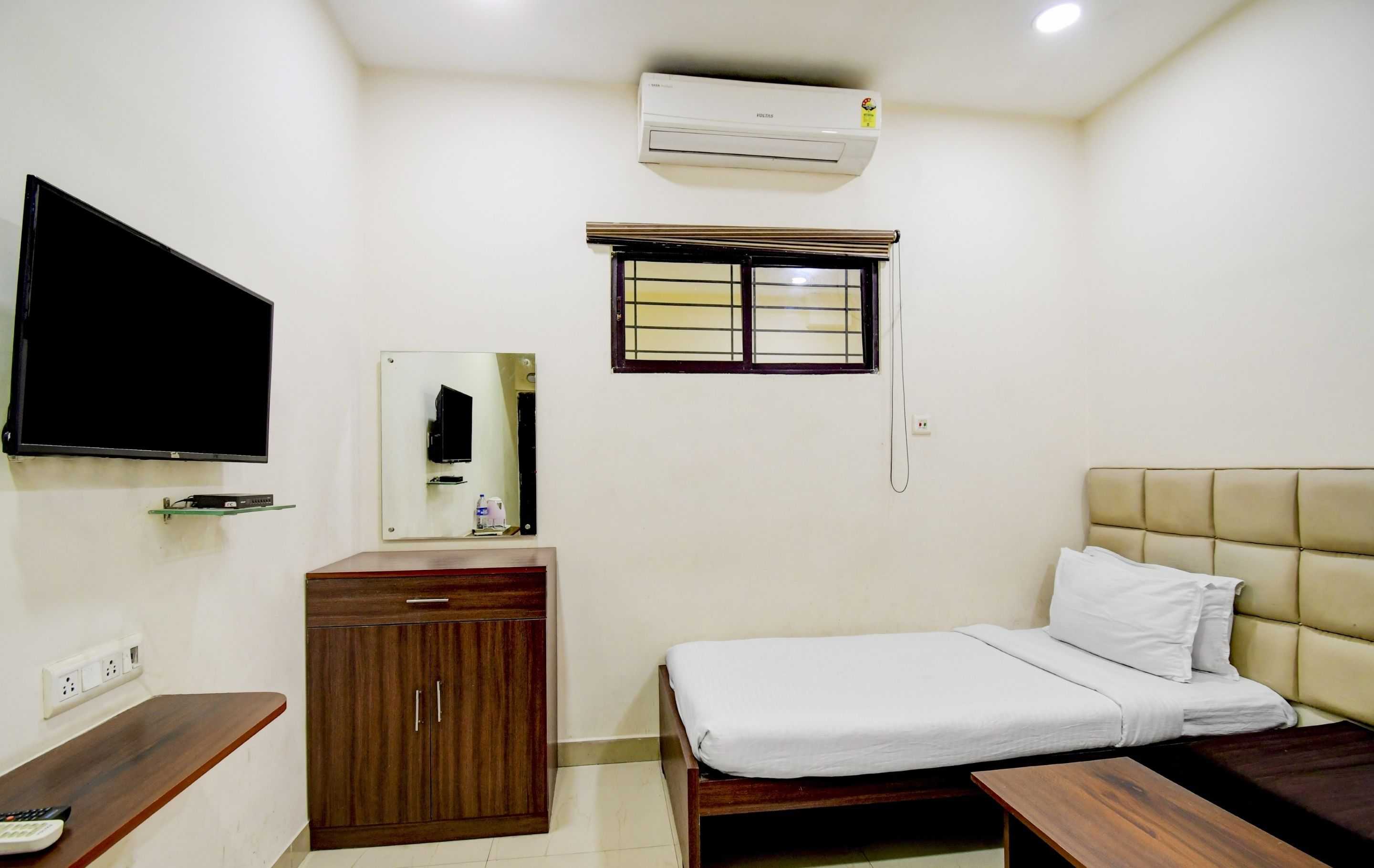 Hotel O Kyd Guest House - Tap to explore photos