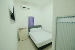 Hotel O Qq Kost Near Pantai Kebesaran Beach, Palopo