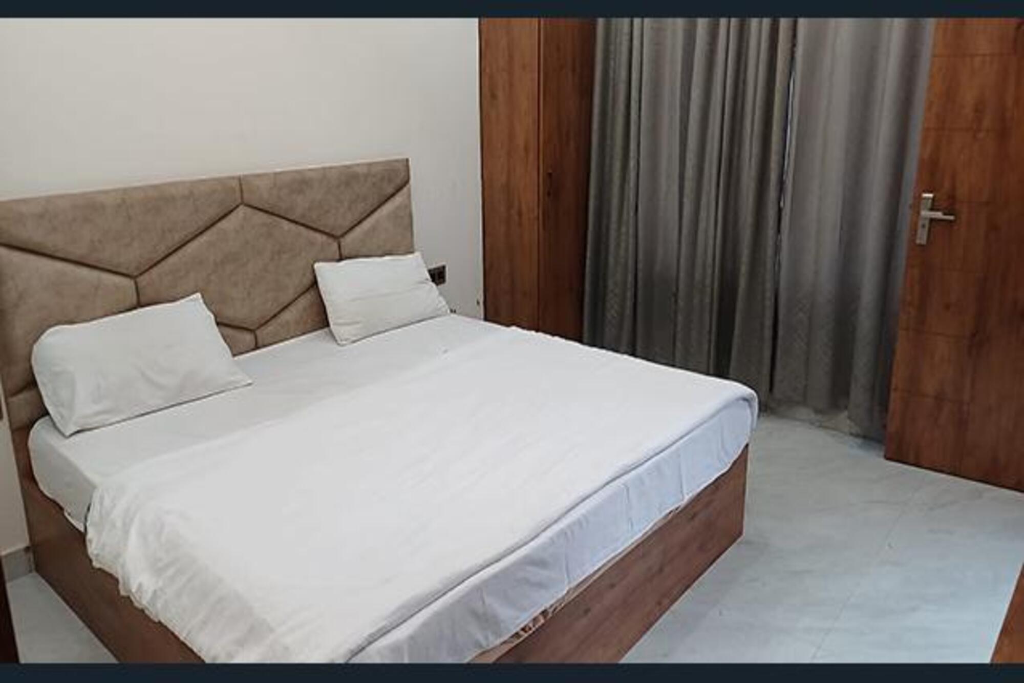 FabHotel Shri Ram Retreat - Tap to explore photos