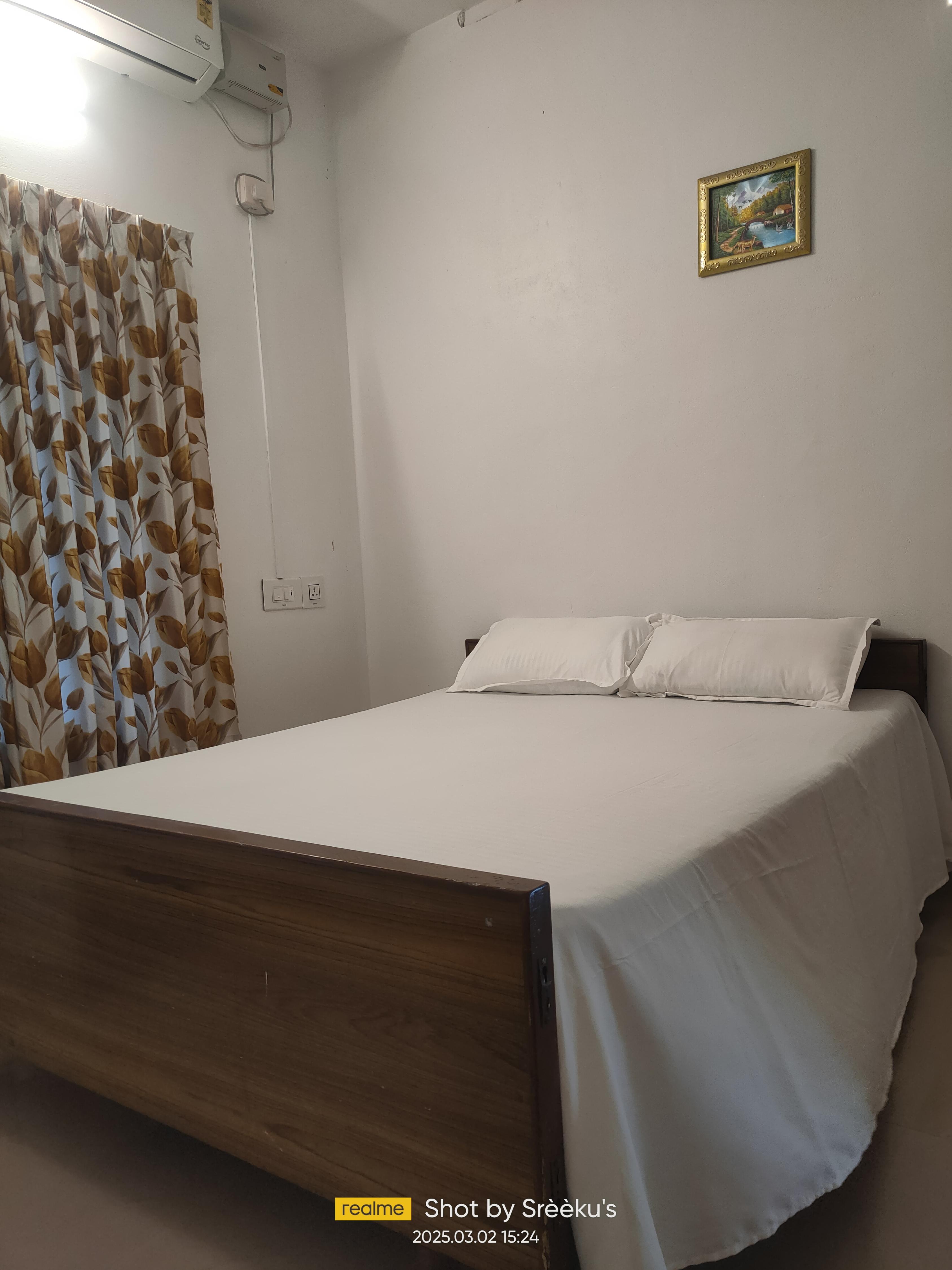 DAKSHINA HOME STAY - Tap to explore photos