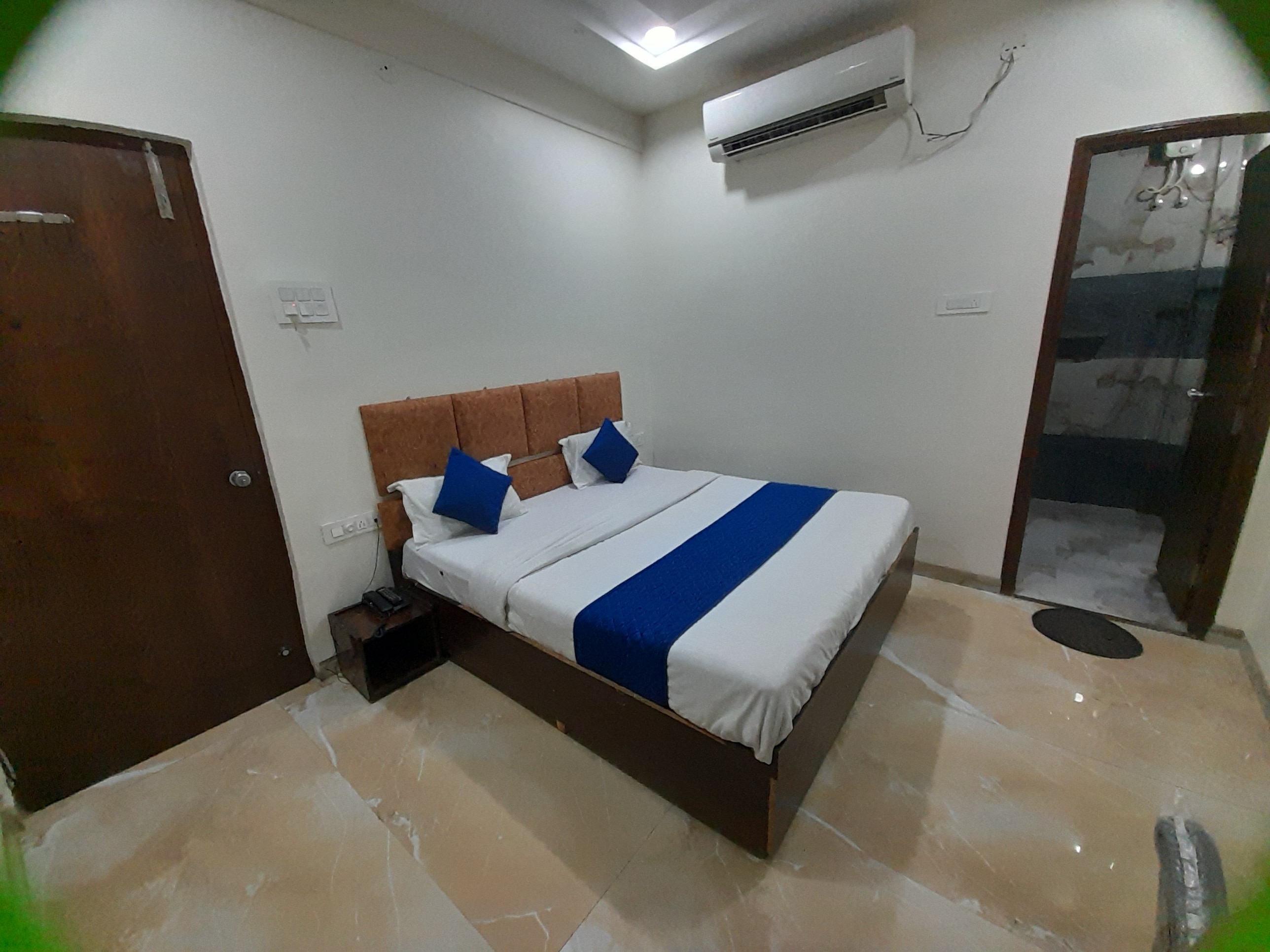 Hotel Abhinanadan - Tap to explore photos