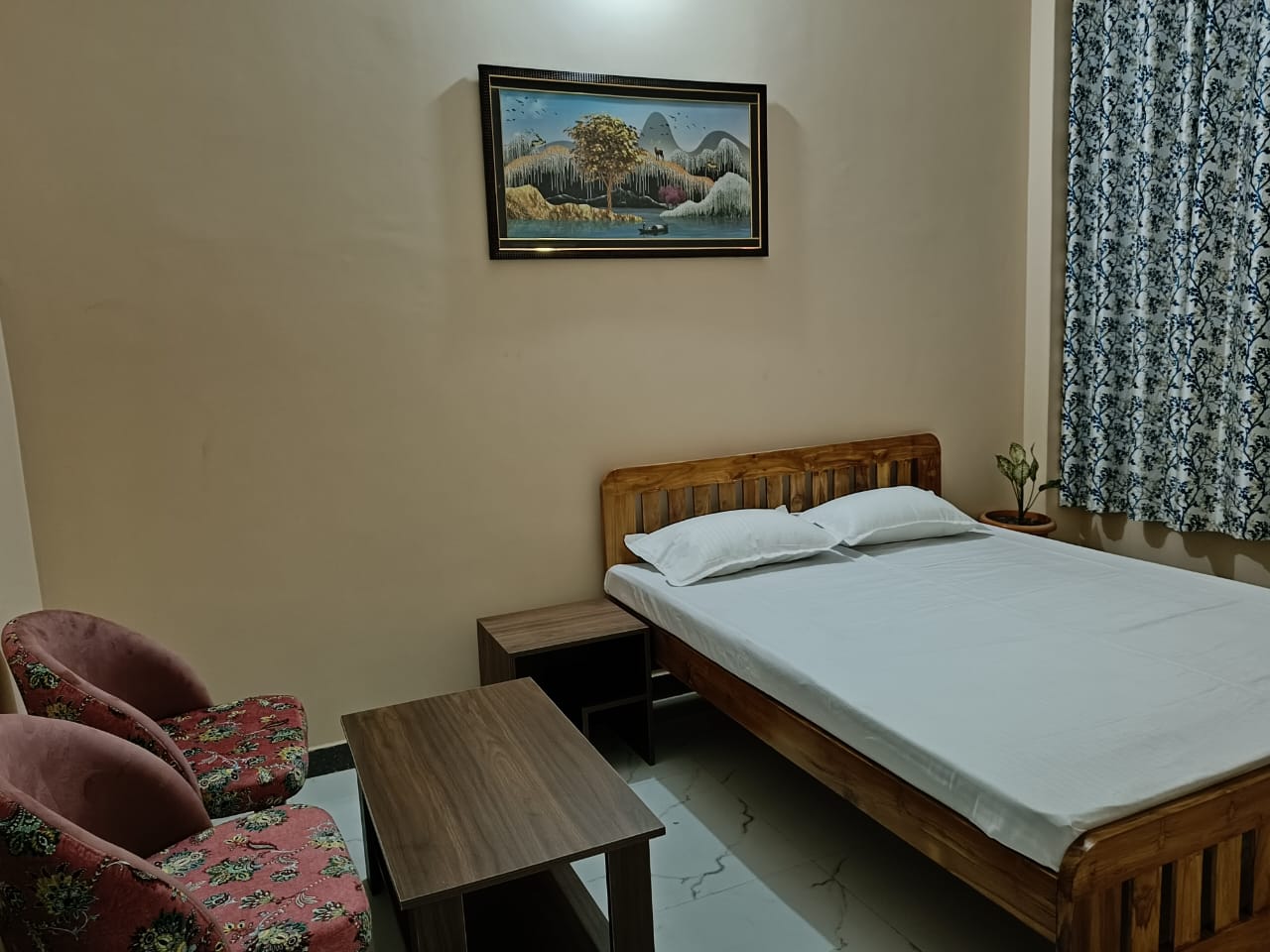 Om Nivas: Holy Home Stay - Tap to explore photos
