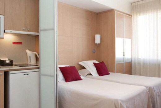 Aparthotel Silver Barcelona Price Address Reviews