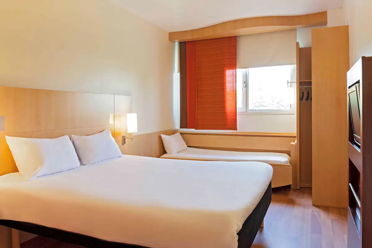 ibis Barcelona Pza Glories 22 - Tap to explore photos