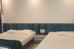 Maharaja guest house nashikkar, Akkalkot