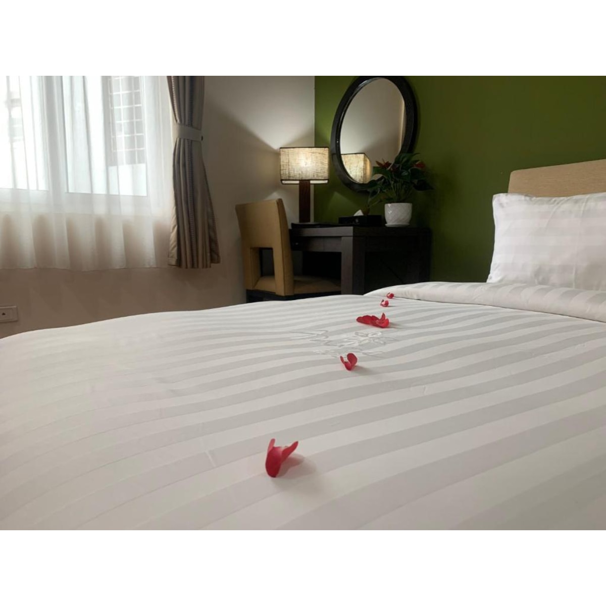 Hanoi Anise Hotel and Spa - Tap to explore photos