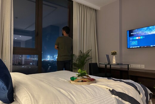 London Muse by Maison Studios